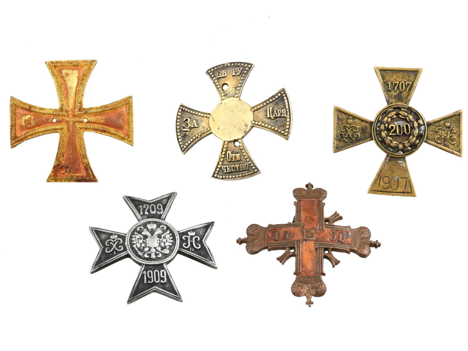 RUSSIAN IMPERIAL MILITARY REGIMENTAL BADGES: A group of Russian Imperial badges, comprising several significant military regimental badges, including those of the Finliandsky Guard Regiment, the 104th Infantry Regiment Ustyug General Prince Bagr