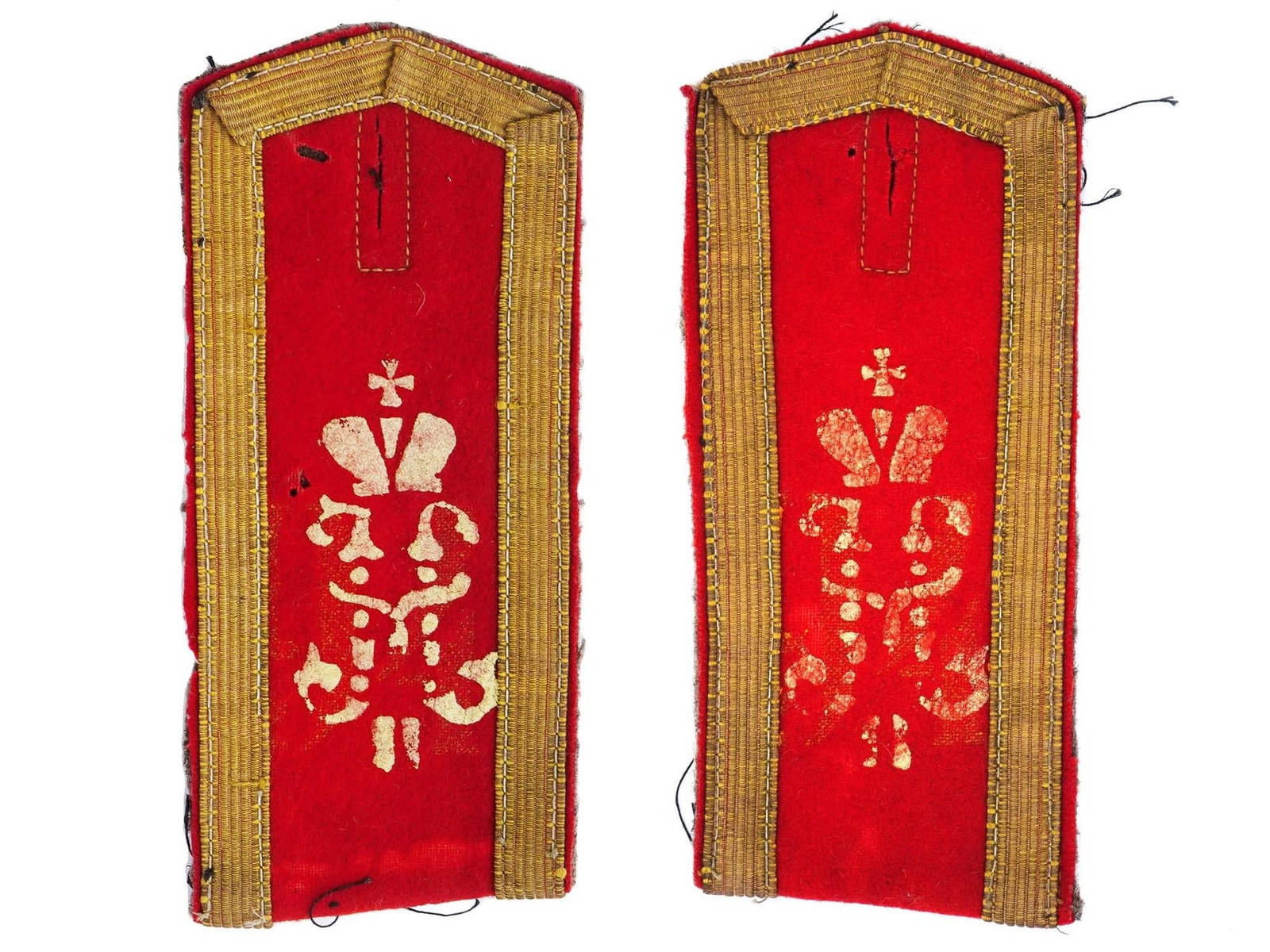 ANTIQUE RUSSIAN EMPIRE MILITARY SHOULDER BOARDS: A pair of antique Russian Empire shoulder boards for a private of the 1st Siberian Rifle His Majestys Regiment. Crafted from wool with a gold-colored stripe along the rim and painted, it features a de