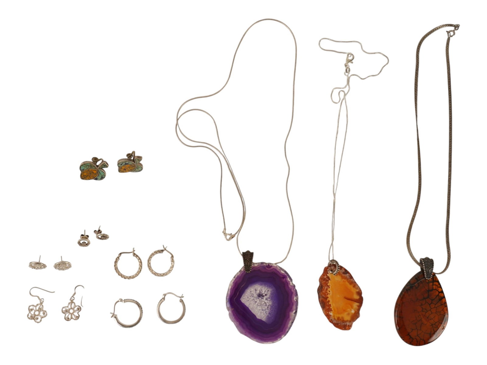VINTAGE JEWELRY THREE PENDANTS AND ASSORTED EARRINGS: A collection of vintage jewelry featuring three pendants and assorted small earrings. The pendants include purple and orange agate slice necklaces and a large brown agate or jasper-style teardrop