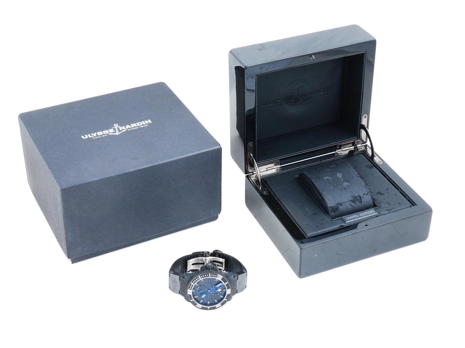 SWISS ULYSSE NARDIN MONACO 2010 MARINE DIVER WATCH IOB: A Swiss Ulysse Nardin Monaco 2010 Marine Diver Limited Edition watch, number 39 of 100, created to honor the 2010 Monaco Yacht Show sponsorship. With a steel case, the watch is water-resistant to 200 