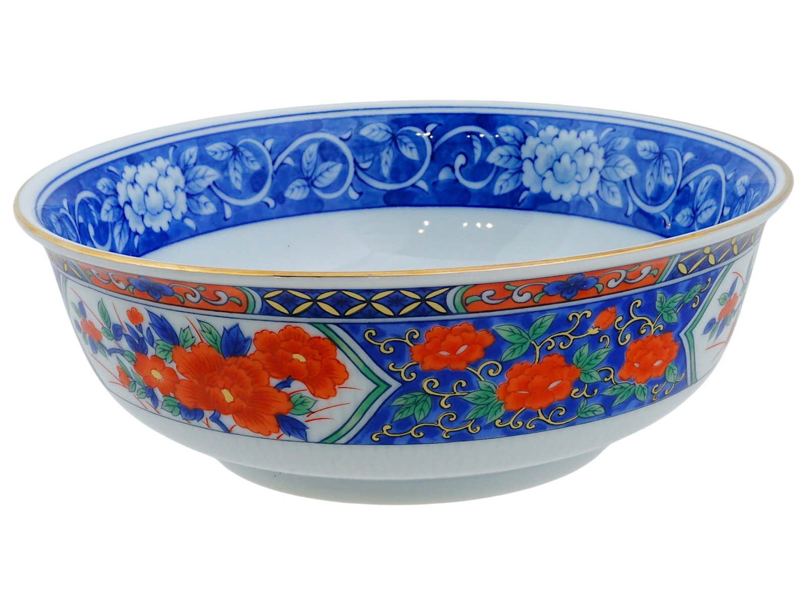 VINTAGE TIFFANY AND CO PORCELAIN ASIAN IMARI BOWL: A vintage Tiffany and Co porcelain Asian Imari serving bowl. Circa the late 20th century, 1970 to 1979. The serving bowl is adorned with a floral polychrome decor, mainly red and blue on the outside a