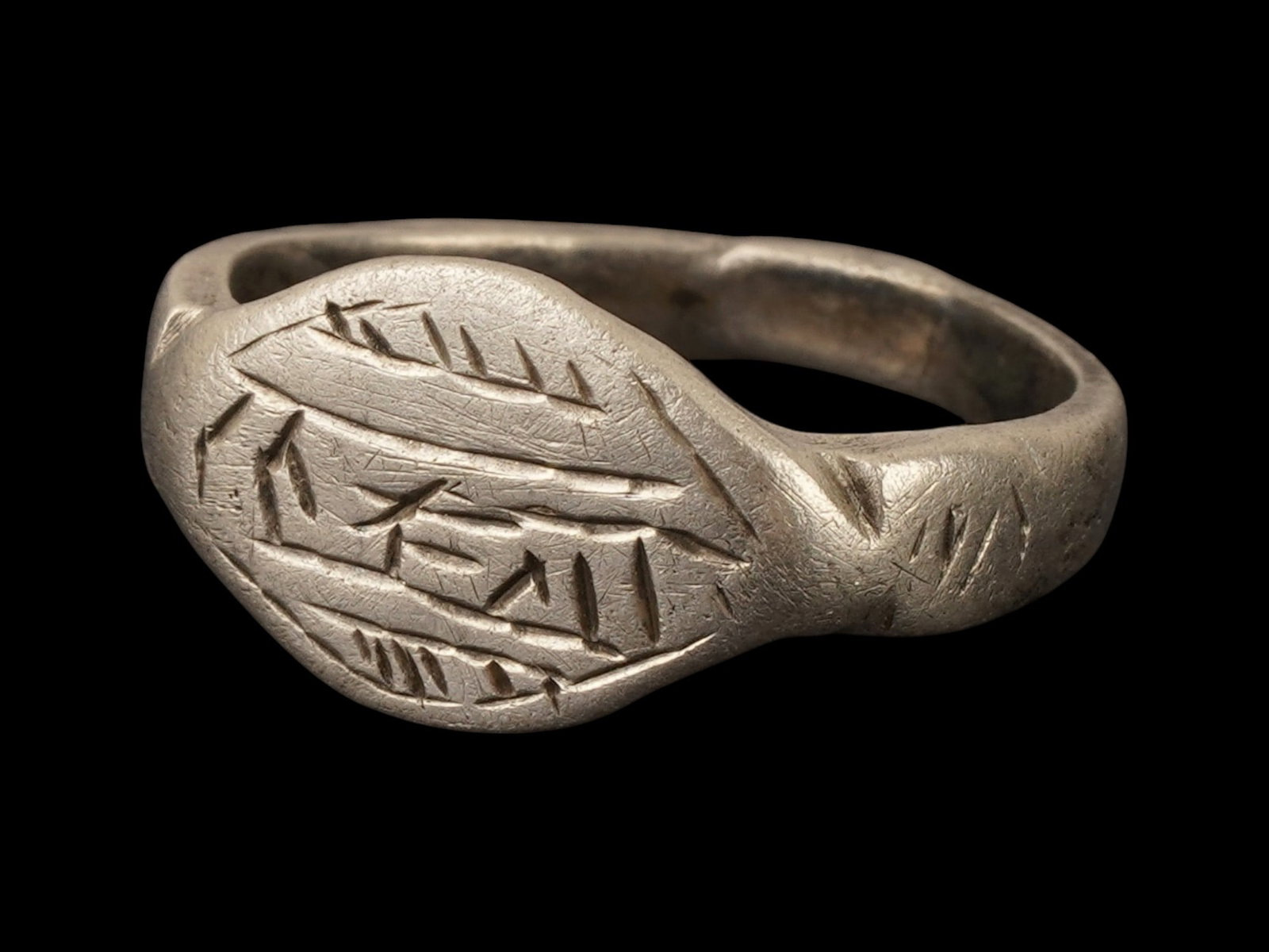 ANCIENT ISLAMIC SILVER RING W INSCRIPTION 600 TO 800 AD (1 of 7)