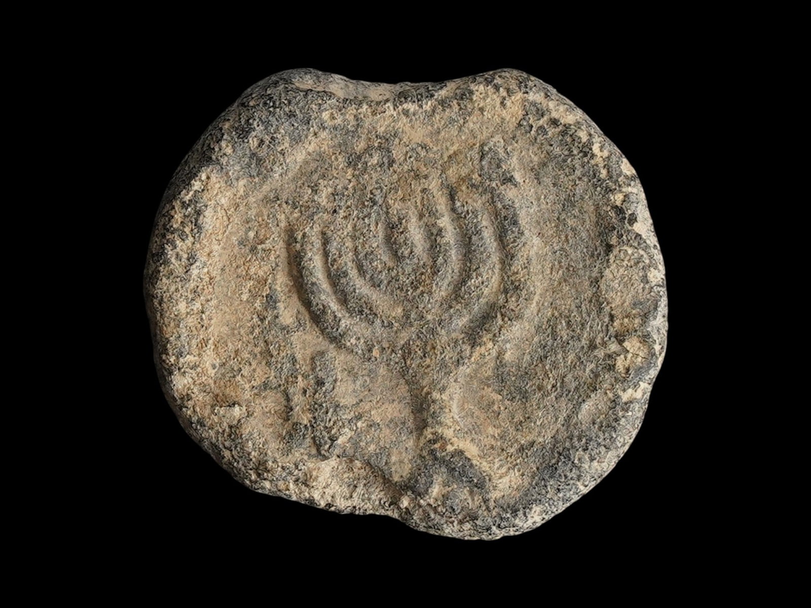 ANCIENT HOLY LAND JUDAICA MENORAH LEAD STAMP SEAL: An Ancient Holy Land lead seal stamp. Dating back to ca. 200 to 400 AD. The seal depicts a menorah. Historical Collectibles And Archaeological Relics, Stamps And Seals, Judaica, Religious Items. THIS 