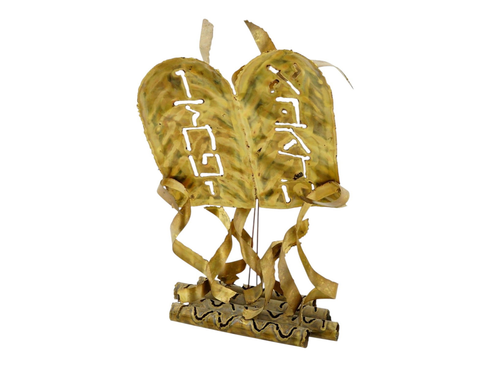 VINTAGE JUDAICA BRUTALIST SCULPTURE TABLETS OF THE LAW: A vintage Judaica brutalist metal sculpture depicting the Tablets of the Law, dating to circa the 1960s to 1970s. The torch-cut and welded metal composition features twin arched tablets with openwork 
