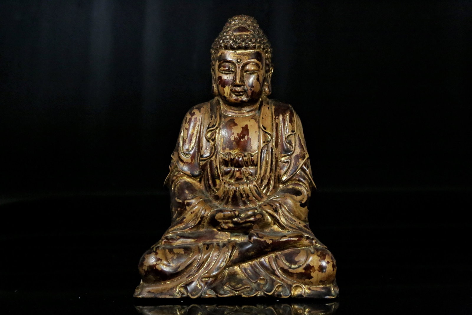 A boxwood paint gold sakyamuni buddha: A boxwood paint gold sakyamuni buddha Chinese Ming dynasty Size:11.5cmx7cmX17cm(1in=2.54cmï¼‰