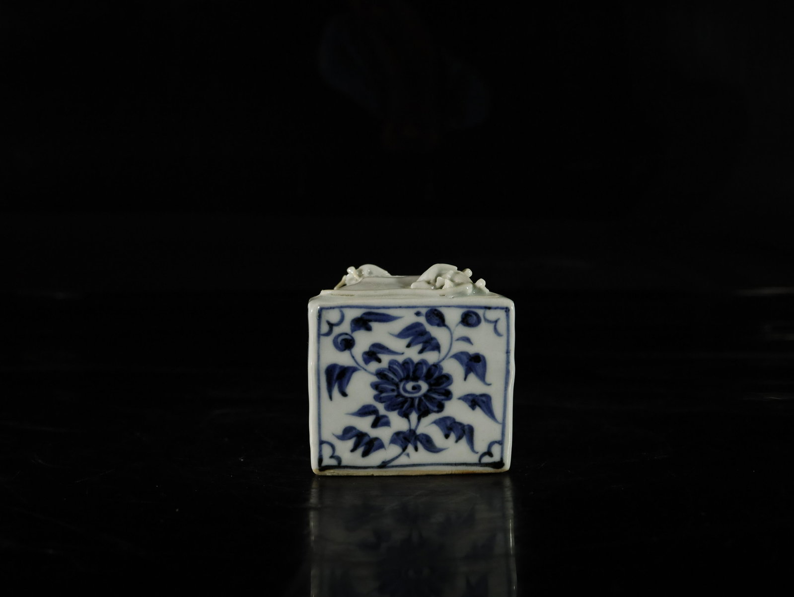 A blue and white 'flower' waterpot: A blue and white 'flower' waterpot Chinese Ming Dynasty size: 11cmx12cm