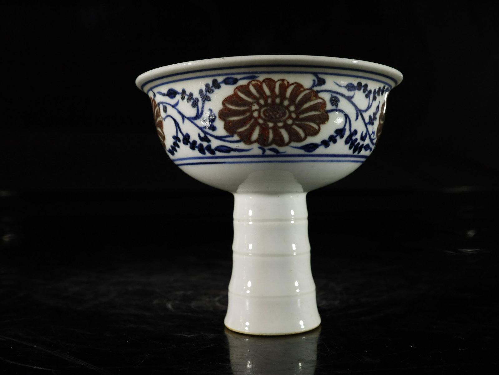 A blue and white copper-red 'flower and phoenix' bowl: A blue and white copper-red 'flower and phoenix' bowl Chinese Ming Dynasty Size:13cmx12cm