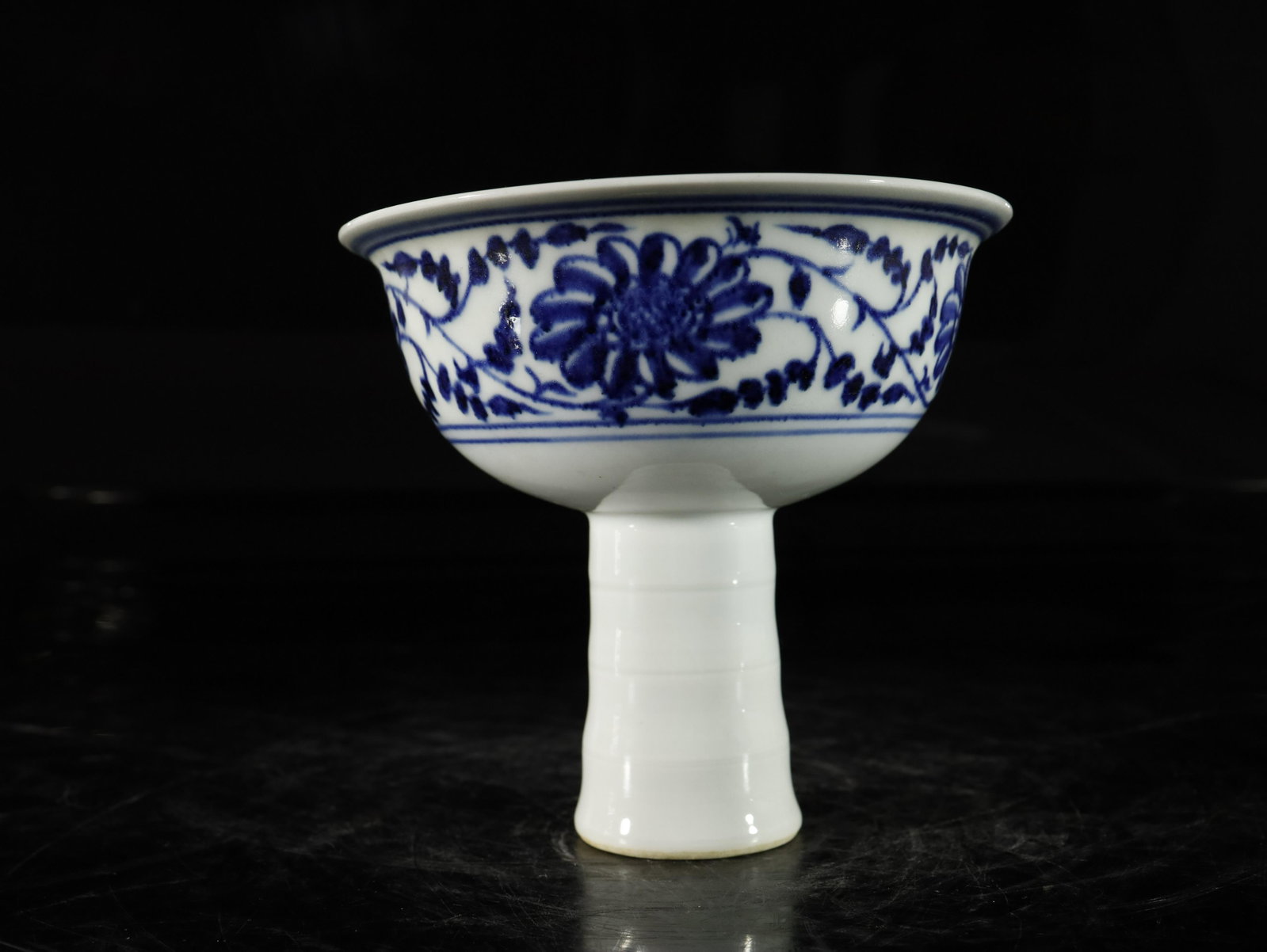 A blue and white 'flower and peafowl' bowl: A blue and white 'flower and peafowl' bowl Chinese Ming Dynasty Size:13cmx12cm