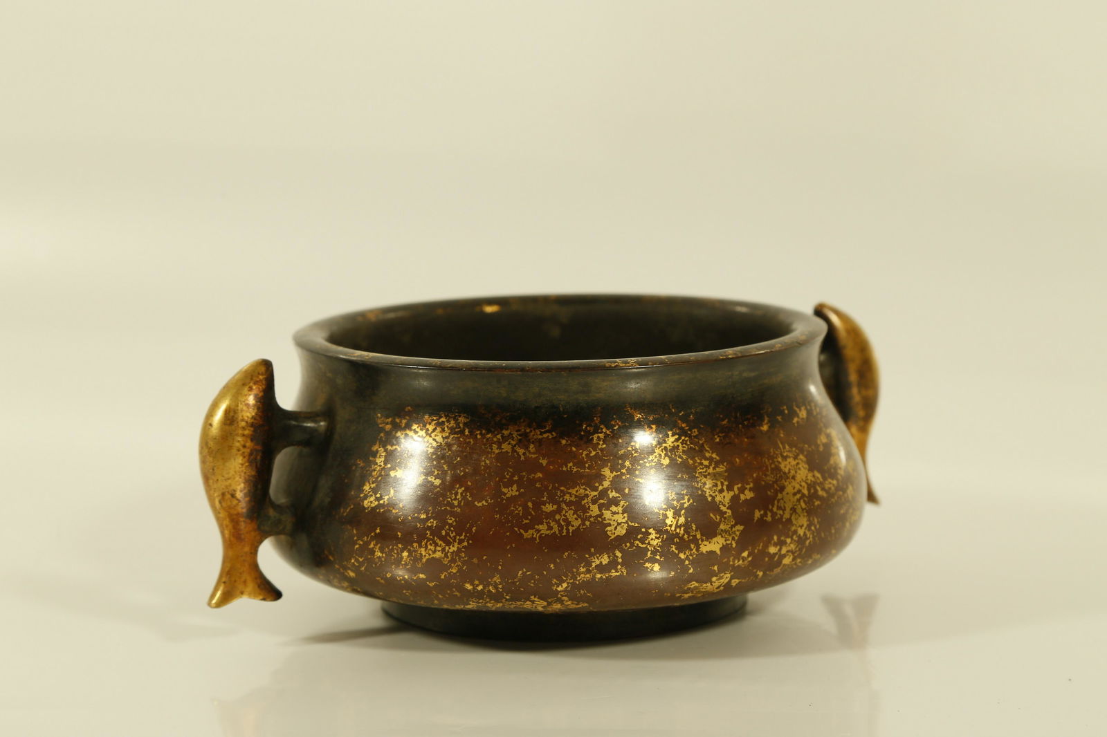 A Very Rare Gold-splased Copper Censer: A Very Rare Gold-splased Copper Fish-handle Censer Chinese Ming Dynasty Mark of Xuande Six-character and of the Period (1426-1435) Size:21.5cmx16cmx7cm