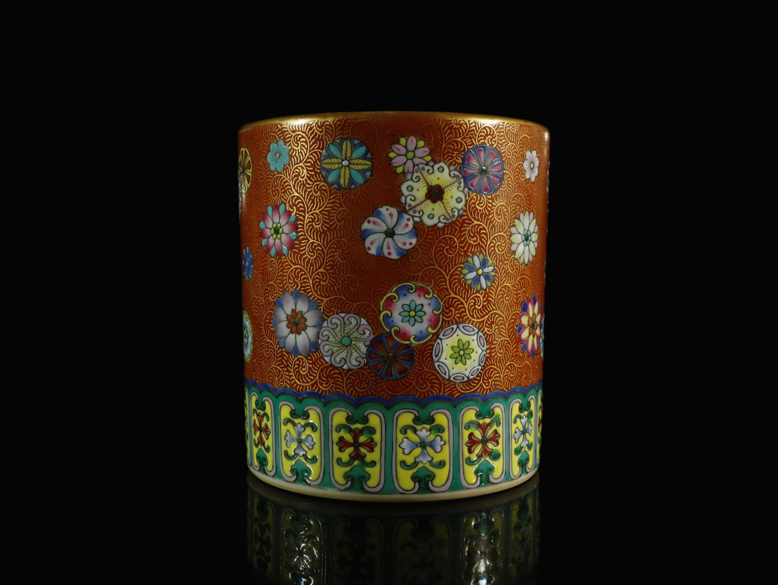 A Rare Famille-rose 'Flower' Brushpot: A Rare Famille-rose 'Flower' Brushpot Chinese Qing Dynasty Mark of Yongzheng Six-character and of the Period(1723-1735) Size:11.3cmx12.5cm