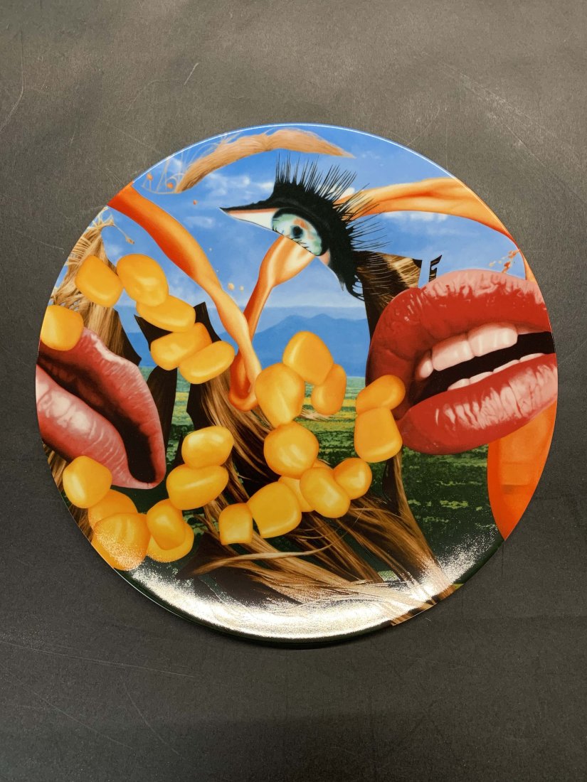 JEFF KOONS, "LIPS COUPE PLATE": Jeff Koons "Lips Coupe Plate". Year 2013. Screenprint in colours on a porcelain plate. Diameter 31 cm. Edition 1036/2500. Signed in gold pen, dated and numbered on verso. Produced by Bernardaud, Limog