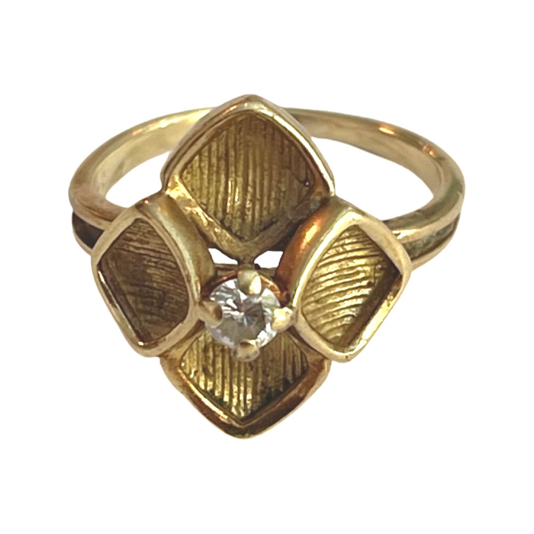 Gold Floral Ring with Diamond: Beautiful 18K yellow Floral Ring with Center Diamond 4.2 Grams Size 4.75