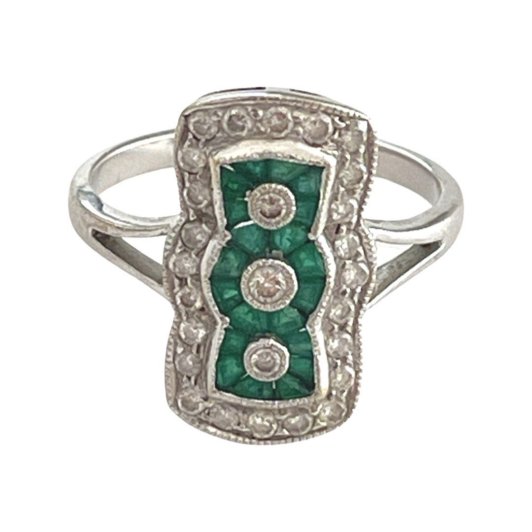 Emerald and Diamond White Gold ing (1 of 3)