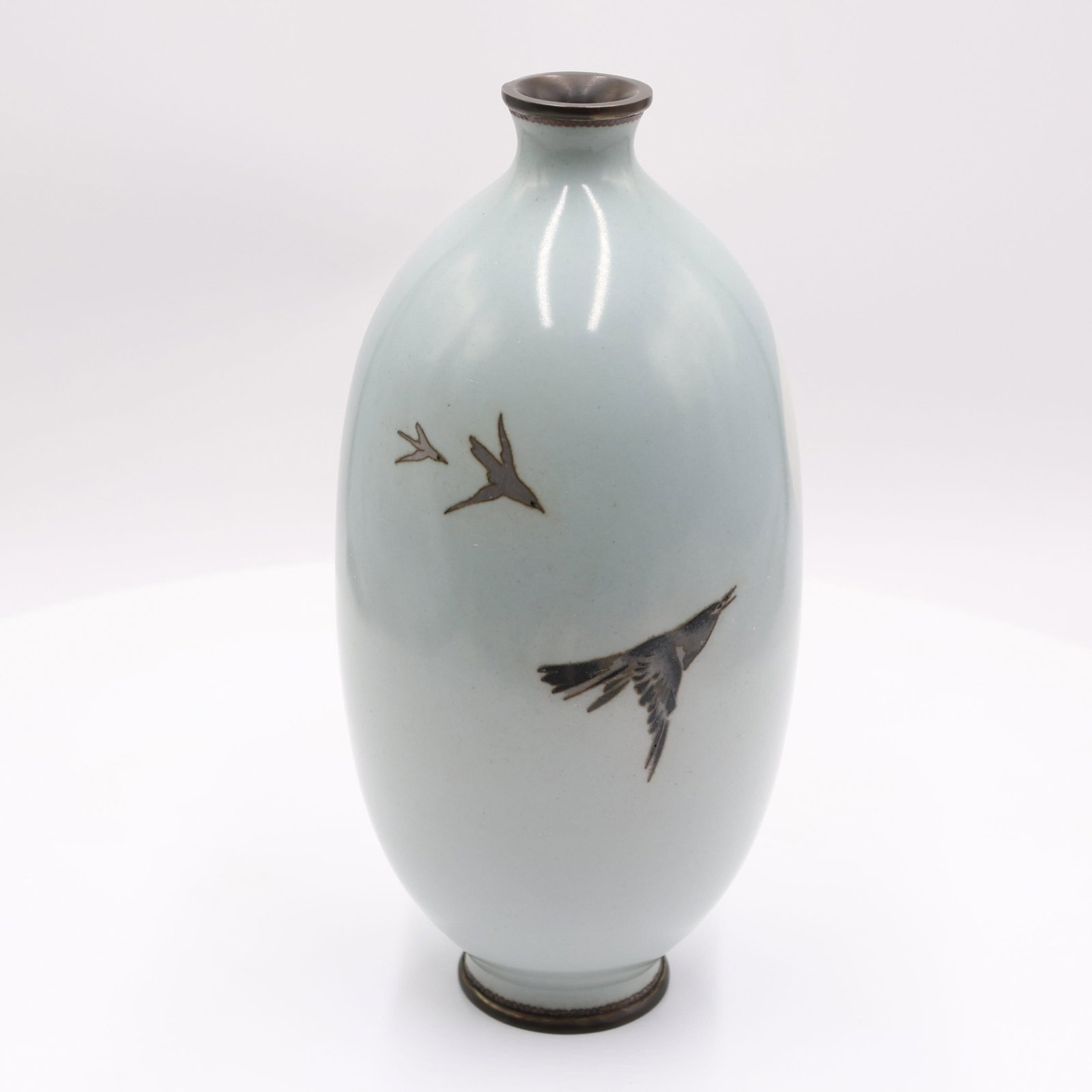* Cloisonne, Meiji, Crows, Japanese Cloisonne: * Early 20th century Cloisonne with the design of flying crows over the moon Size: (H) 21.2 x (W) 8.5 cm Condition: Good for age. Reference: WA3 * Please see section D.2 of terms and conditions.
