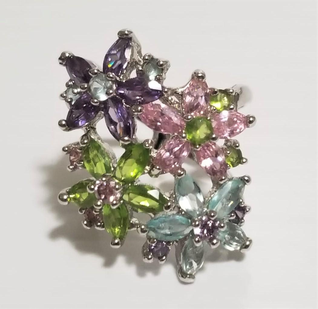 Beautiful 18 KGE Multicolored Stones Ring (1 of 8)