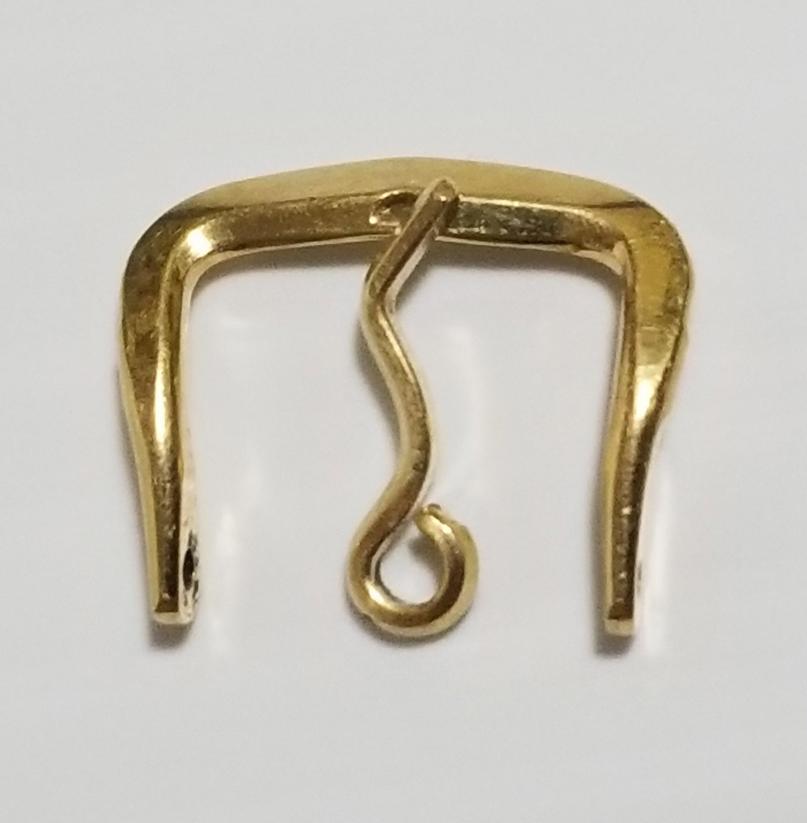 Vintage 18KT Gold Buckle Bulova Clasp Watch: Original 18 KT yellow gold, Buckle Bulova Clasp watch, 1950 Bulova, size 17 mm. Value: $200. 1.9 grams,1.2 dwt