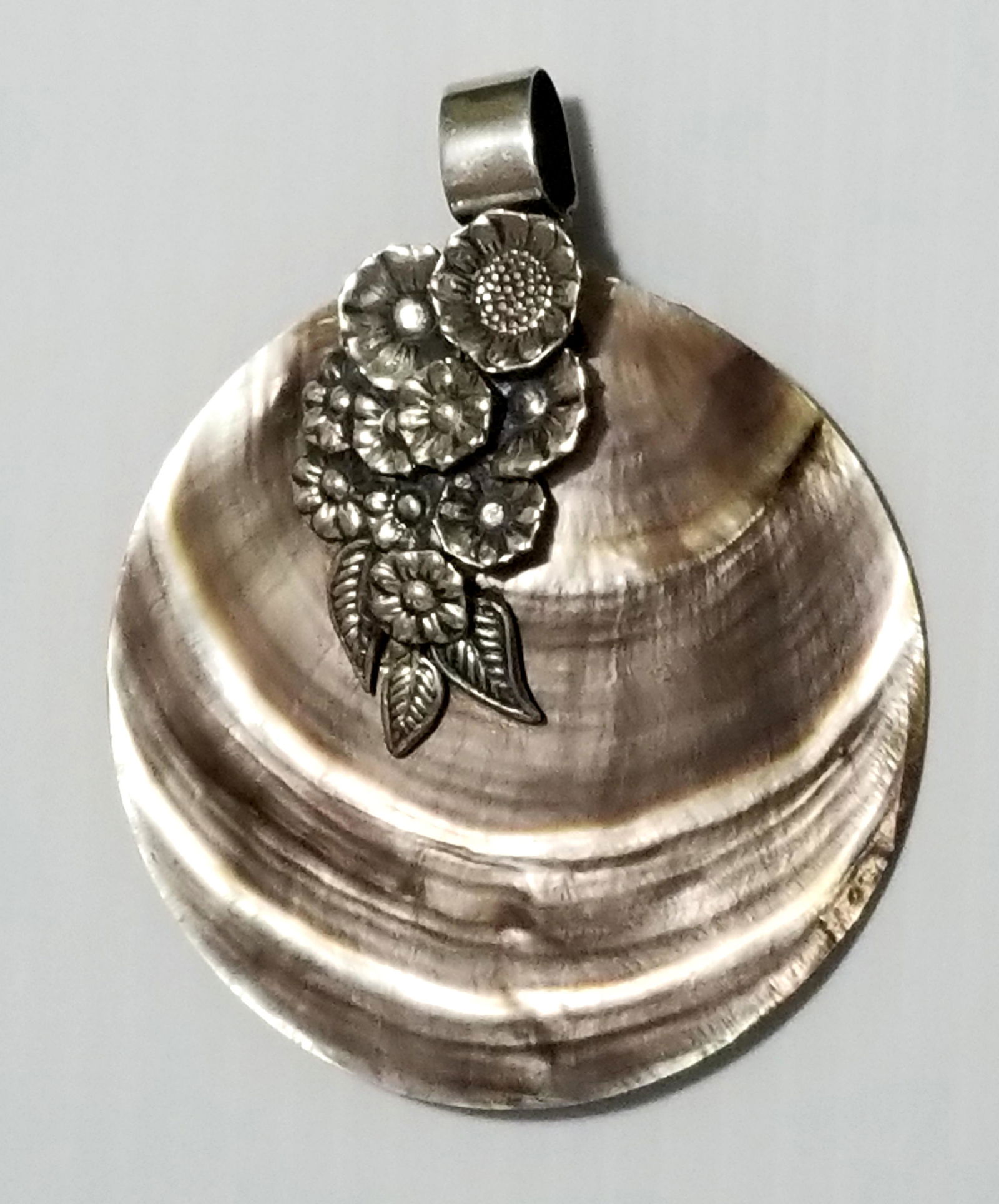 Big 950 Sterling Silver Mother Pearl Pendant (1 of 4)