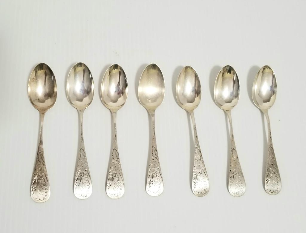 Antique Mead and Robbins Floral Sterling Spoon: Antique Mead and Robbins floral sterling spoon, amazing details, 5 5/8 inches long, 112 grams