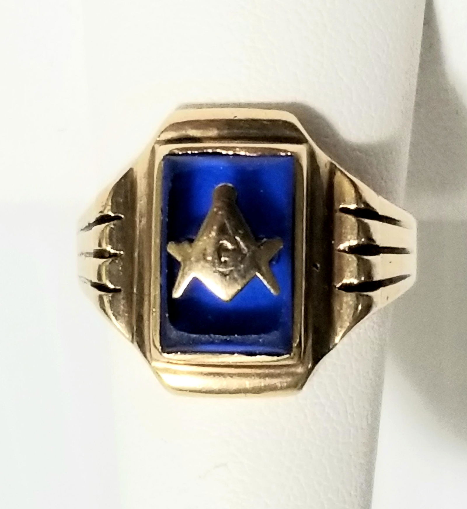 Vintage Masonic 10 KT Blue Stone Ring (1 of 5)