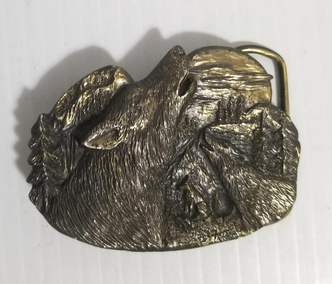 Nice Wolf Pack Belt Buckle: Beautiful wolf pack belt buckle, 2 3/4 x 2 inches, metal, excellent details.