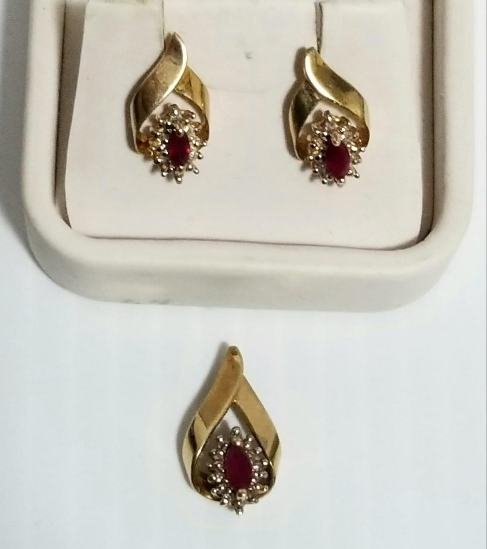 Amazing 10 KT Red Ruby Diamonds Pendant and Earrings (1 of 7)