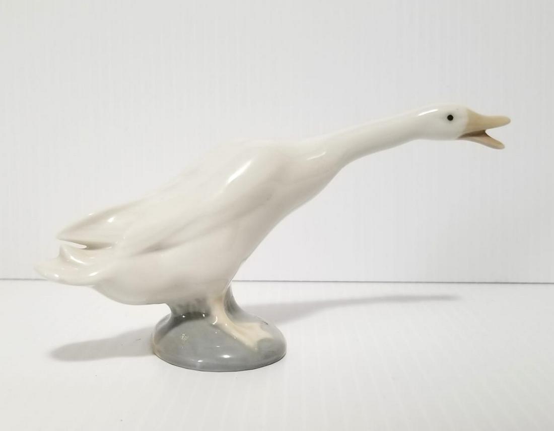 Beautiful Lladro White Goose Swan Figurine (1 of 5)