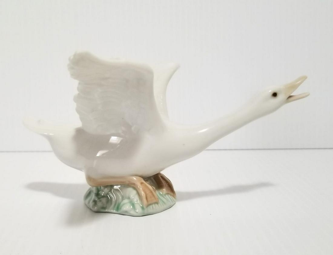 Beautiful Lladro White Goose Swan Figurine (1 of 4)