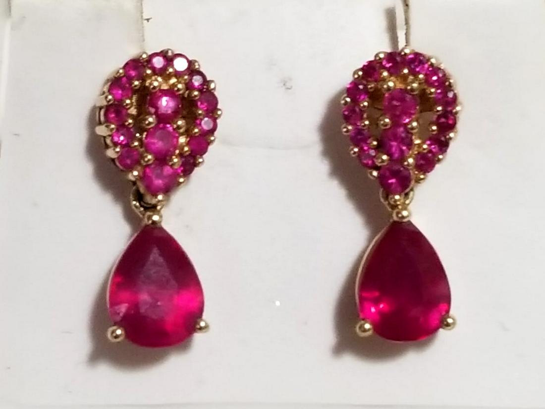 Beautiful 10 KT Red Ruby Earrings (1 of 6)