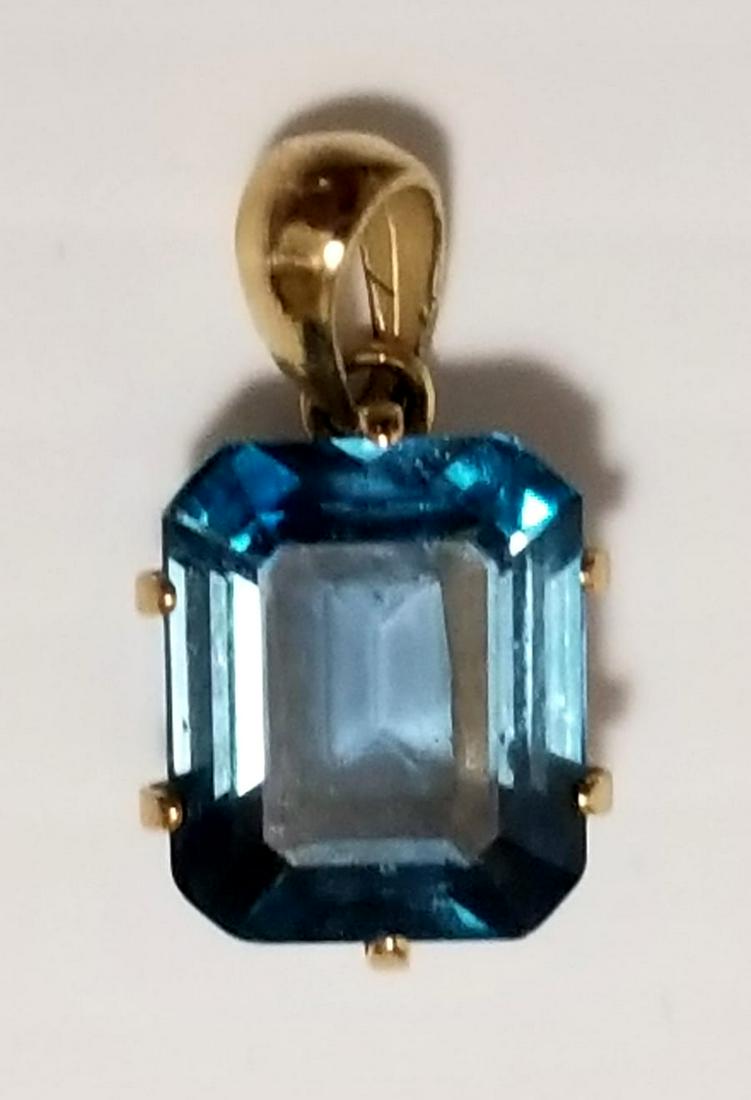 Beautiful 14 KT Gold Tanzanite Pendant: Beautiful 14 kt yellow gold 10 CT tanzanite pendant, 2.5 grams, 1.6 dwt