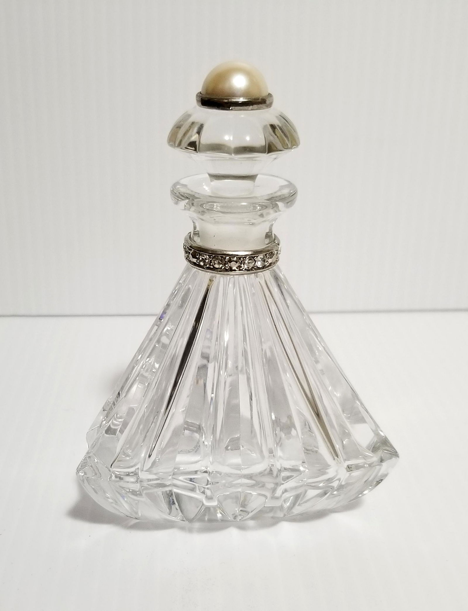 Beautiful Pearl Zirconia Perfume Bottle (1 of 8)
