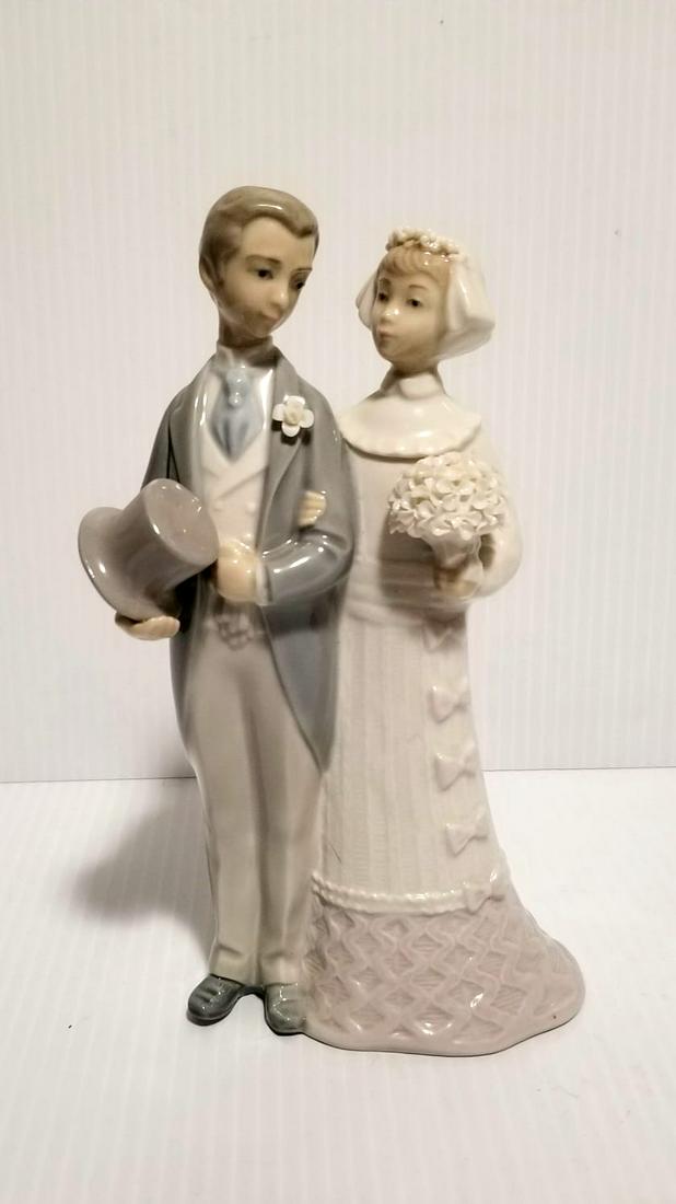 Nice Lladro 1977 Wedding Porcelain Figurine (1 of 5)