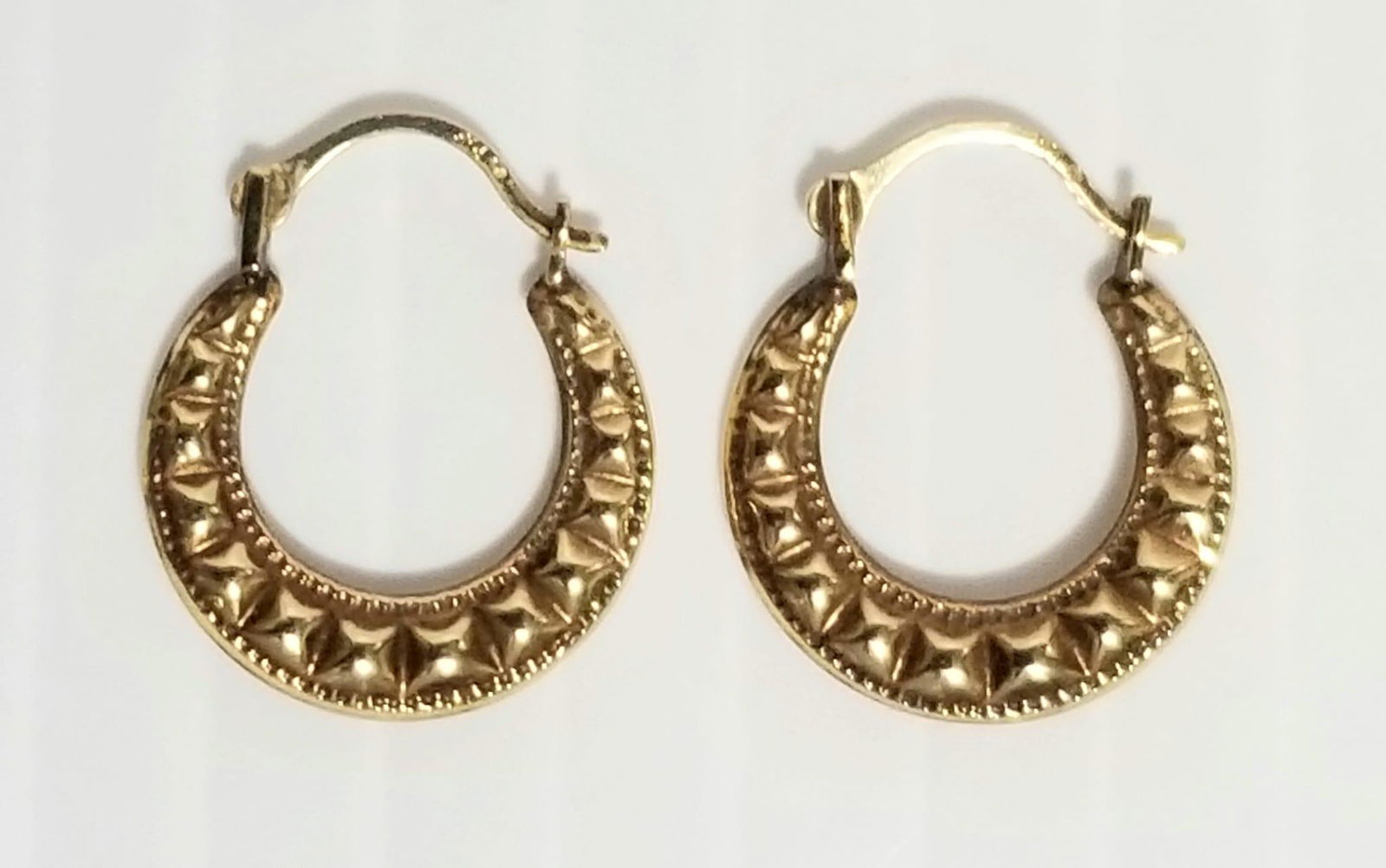 Nice 10 KT Gold Hoop Earrings (1 of 4)