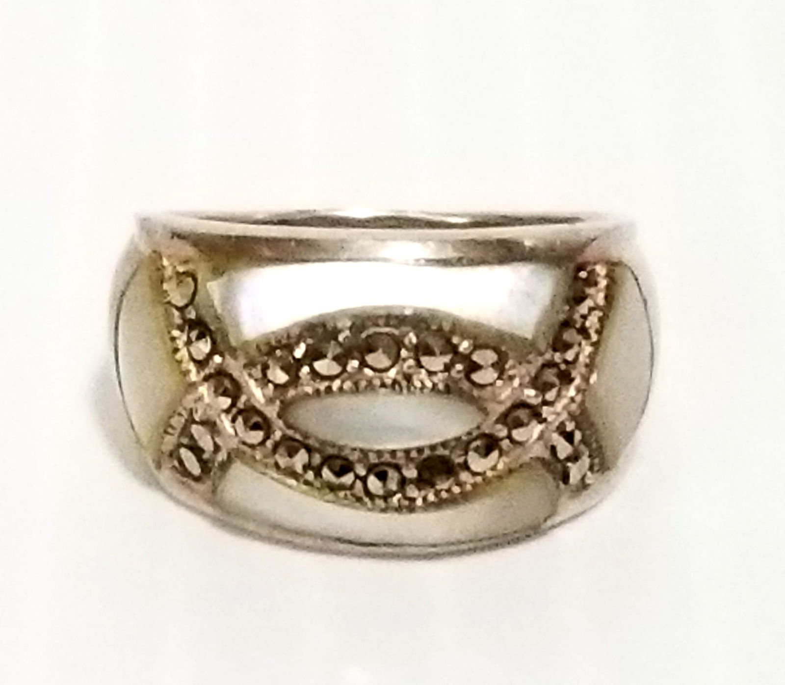 Beautiful 925 Marquesite Mother of Pearl Ring (1 of 5)