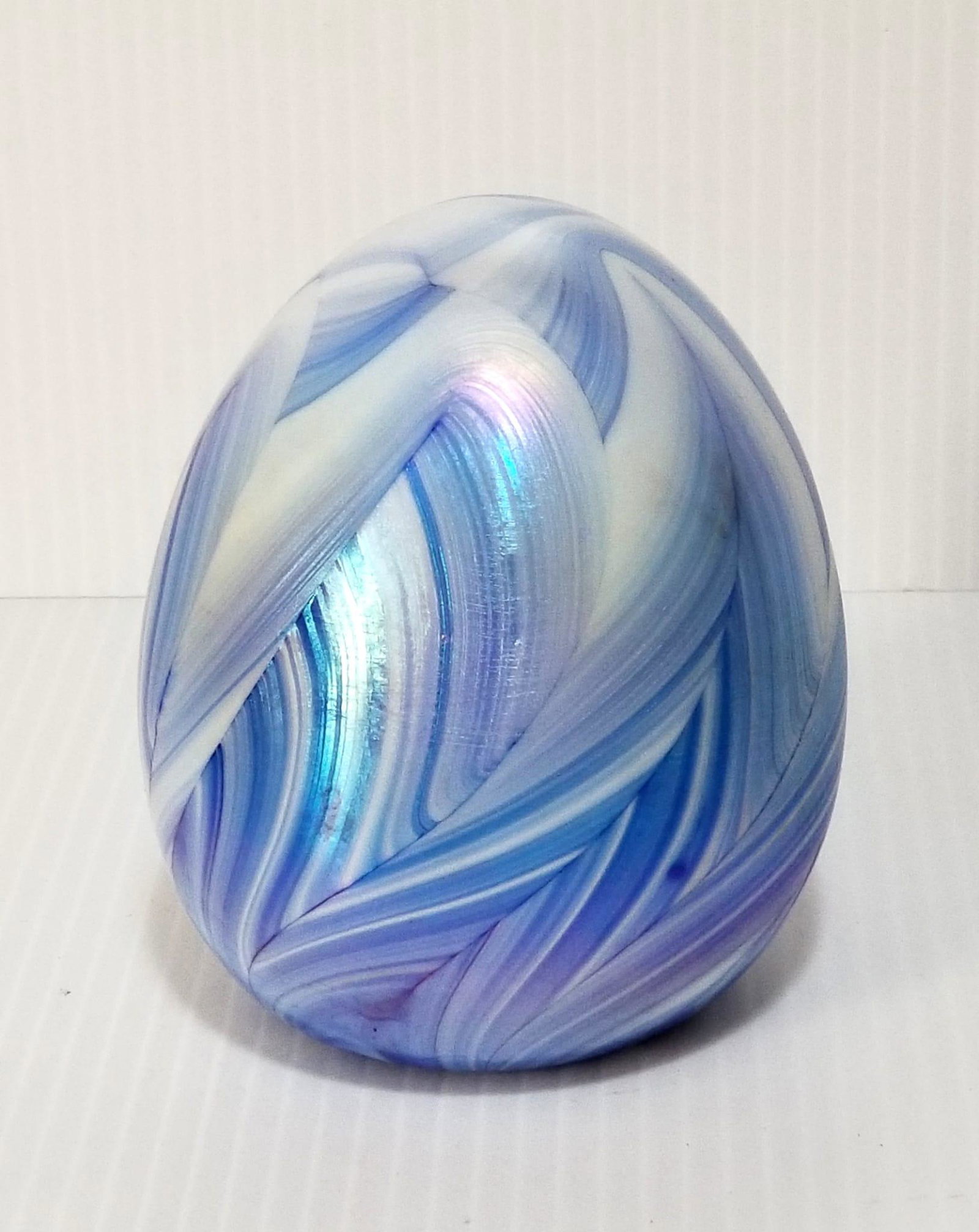 Nice Gibson 1984 Crystal Egg Paperweight: Beautiful Gibson 1984 blue crystal inside egg paperweight, stamped Gibson 1984, 4 1/8 x 3 1/2 inches round
