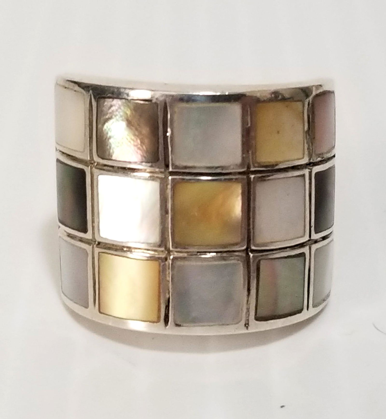 Beautiful MD 925 Mother of Pearl Ring (1 of 5)
