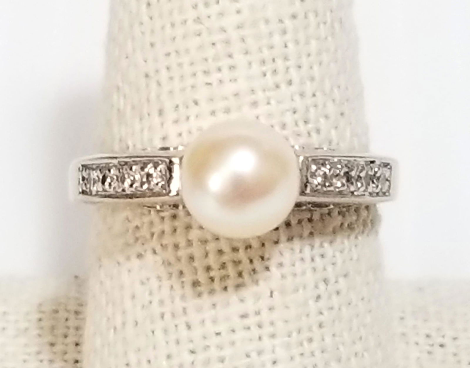 Amazing 14KT Gold Pearl Ring (1 of 6)