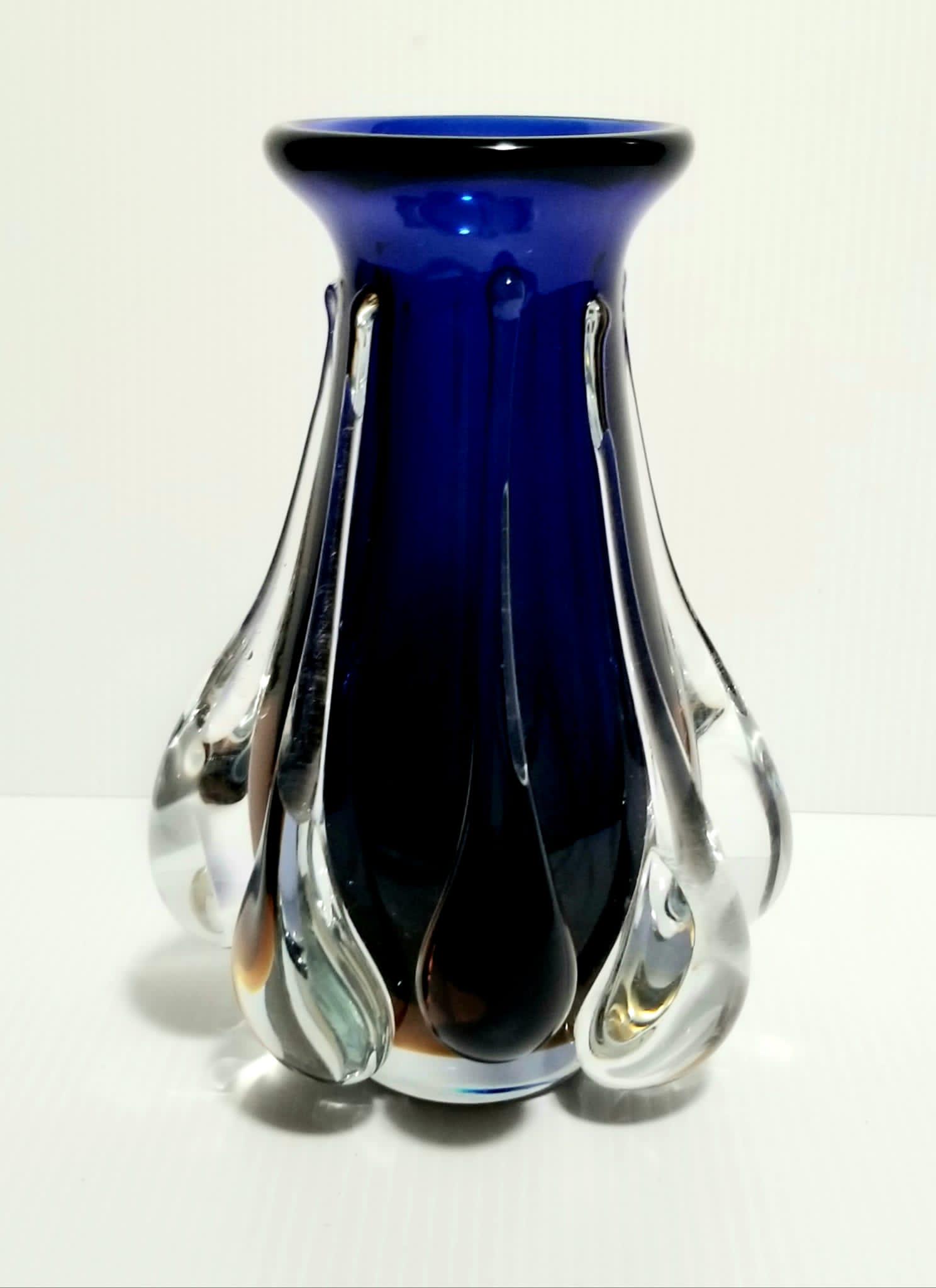 Amazing Jan Beranek Skrdlovice Art Glass Vase: Beautiful Jan Beranek produce B1 skrdlovice, Czech Republic 1950-1960, nice drops around which complements the vase, brown and clear drops, very collectible, unusual Beranek, it has some little scratc