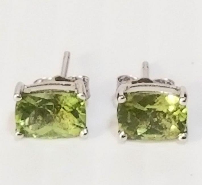 Beautiful 14 KT Gold Peridot Cut Earrings (1 of 6)