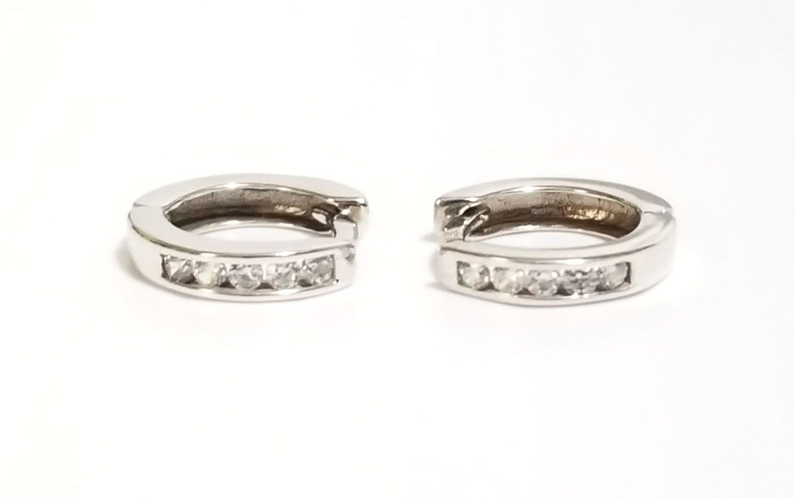 Beautiful 14KT Gold Hoop Earrings (1 of 6)