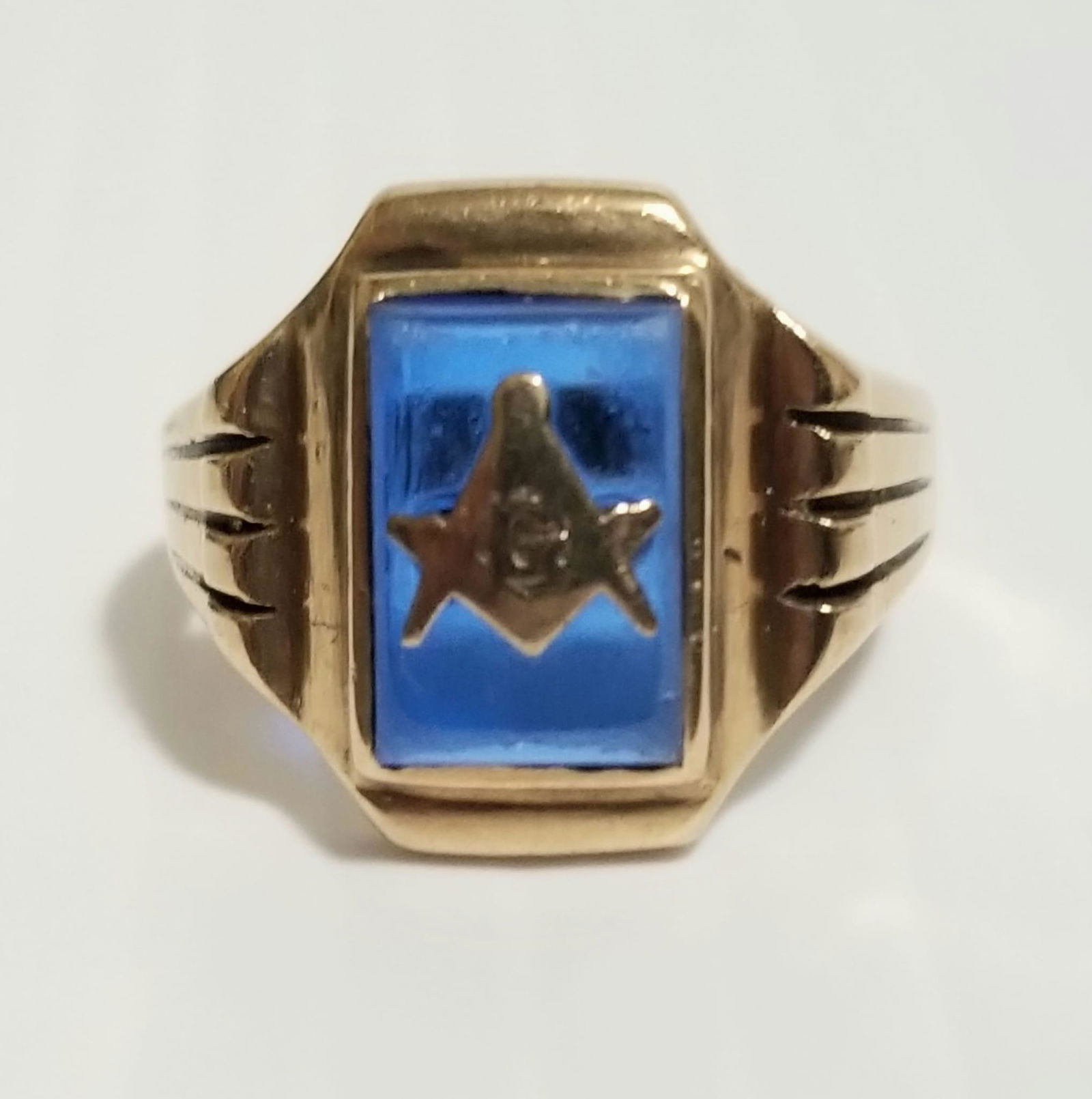 Vintage Masonic 10 KT Blue Stone Ring (1 of 6)