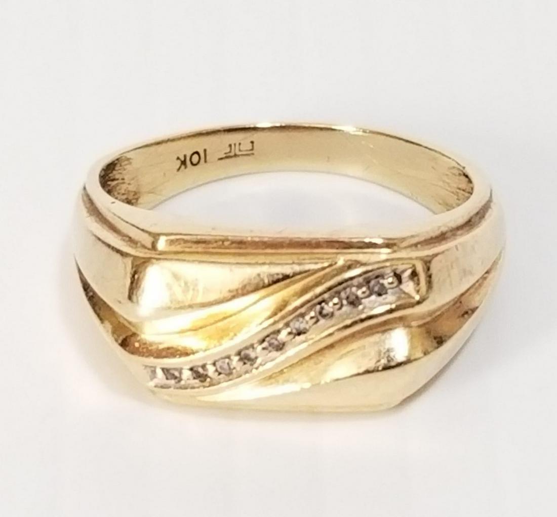 Beautiful 10 KT Clear Diamond Ring (1 of 6)