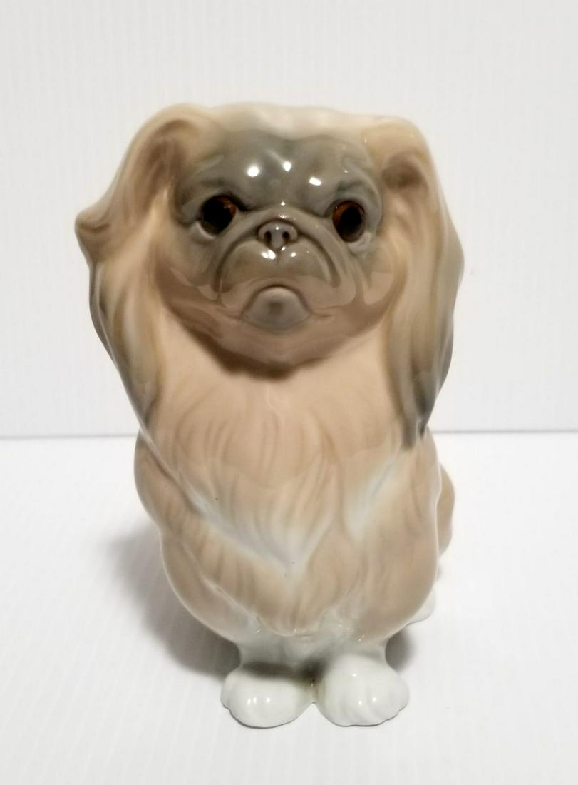 Beautiful Lladro Pekingese Dog Spain Porcelain: Beautiful Lladro Pekingese dog porcelain, Spain, 6 x 5 x 3 inches, the pictures show the reflex of the light on the piece, it is in perfect condition.