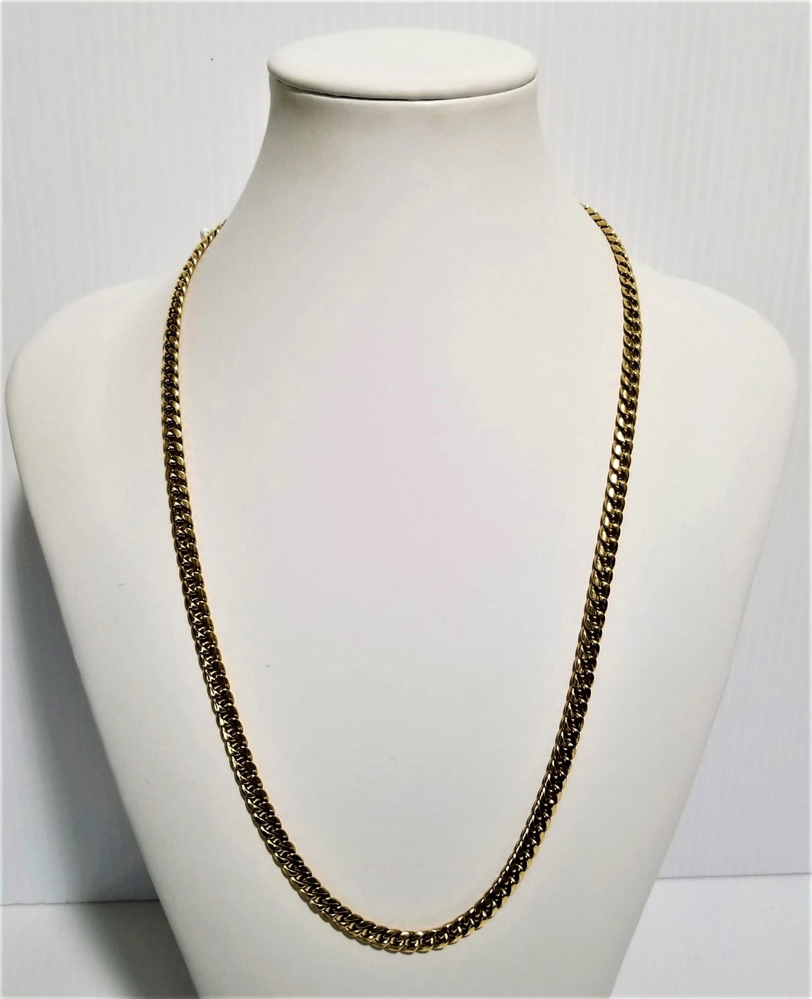 Amaxing 10KT 417 Cuban Link Necklace: Beautiful 10kt yellow gold 417 Cuban link necklace, 25 inches long x 6 mm, 20.8 grams, 13.4 dwt