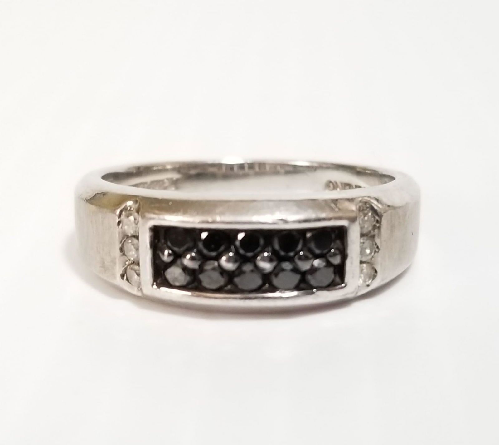 Amazing 925 Sterling Black Sapphire Ring (1 of 5)