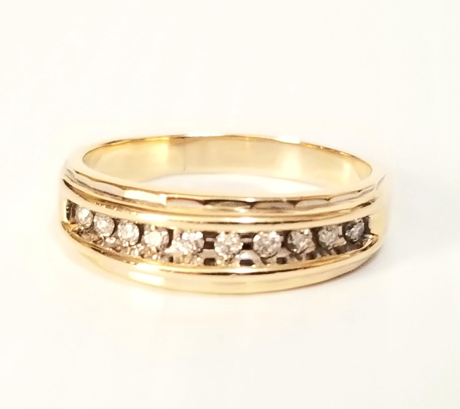 Amazing 14KT Gold Diamonds Ring (1 of 4)