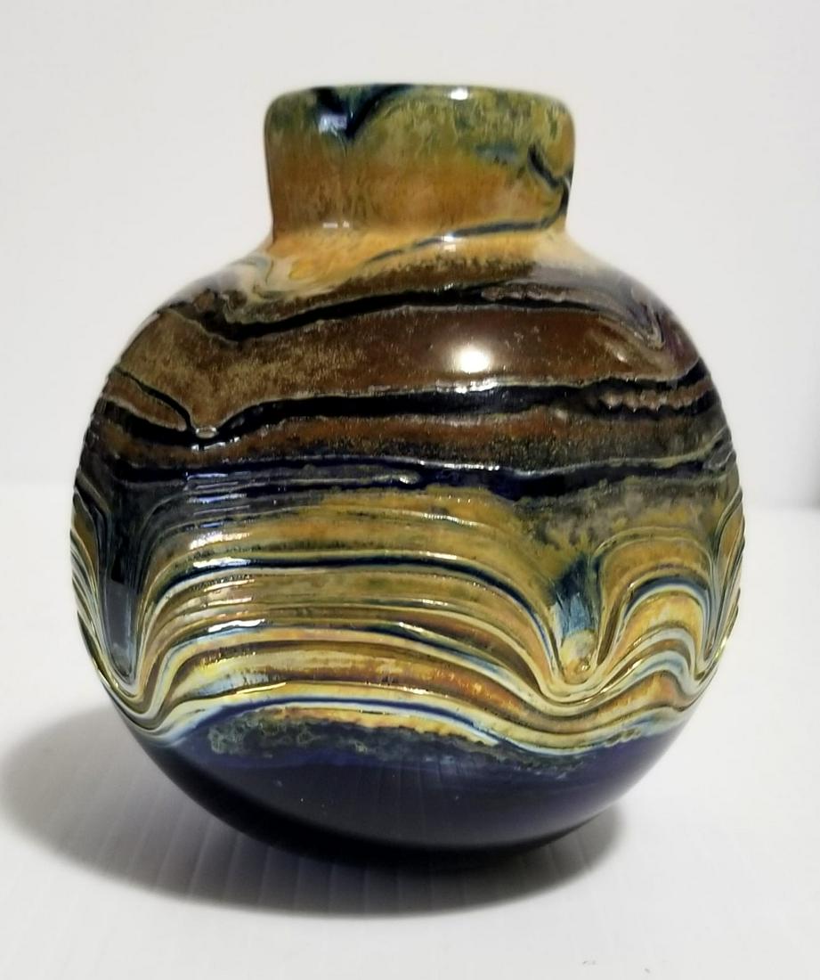 Beautiful D.H. Smith Art Iridescent Glass Vase: Beautiful art iridescent glass vase, mark D.H. Smith, 1 7/9 x 4 1/4 x 3 7/8 inches