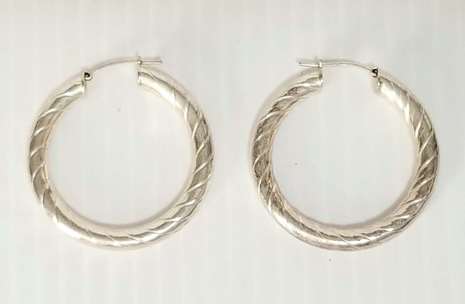 Nice 925 Sterling Italy Hoop Earrings: Beautiful 925 sterling silver Italy hoop earrings, 1 1/2 inches round, 10.6 grams