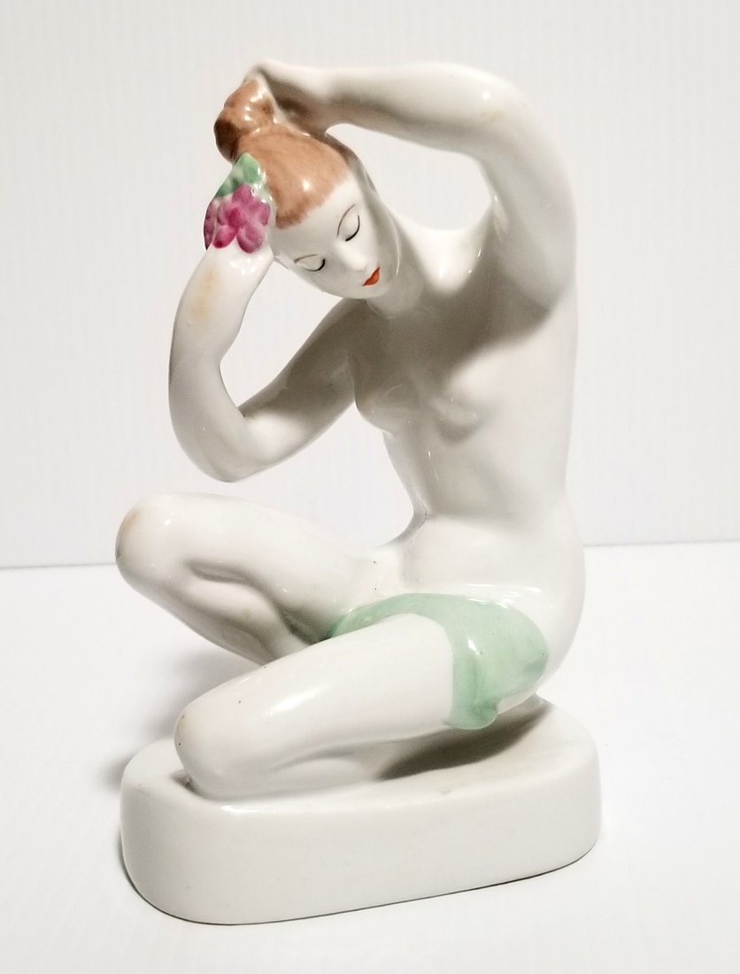Amazing Vtg Hungarian Nude Lady Figurine: Nice vintage Hungarian nude lady porcelain figurine, 6 x 4 x 2 1/2 inches.