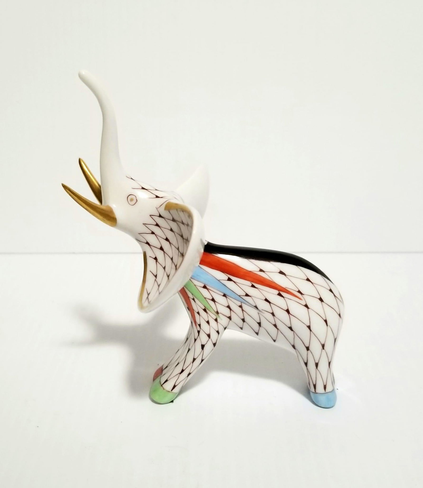 Amazing Hollohaza Hungary Porcelain Elephant: Amazing Hollohaza Hungary fine porcelain elephant, hand painted, 5 1/8 x 4 x 4 inches.