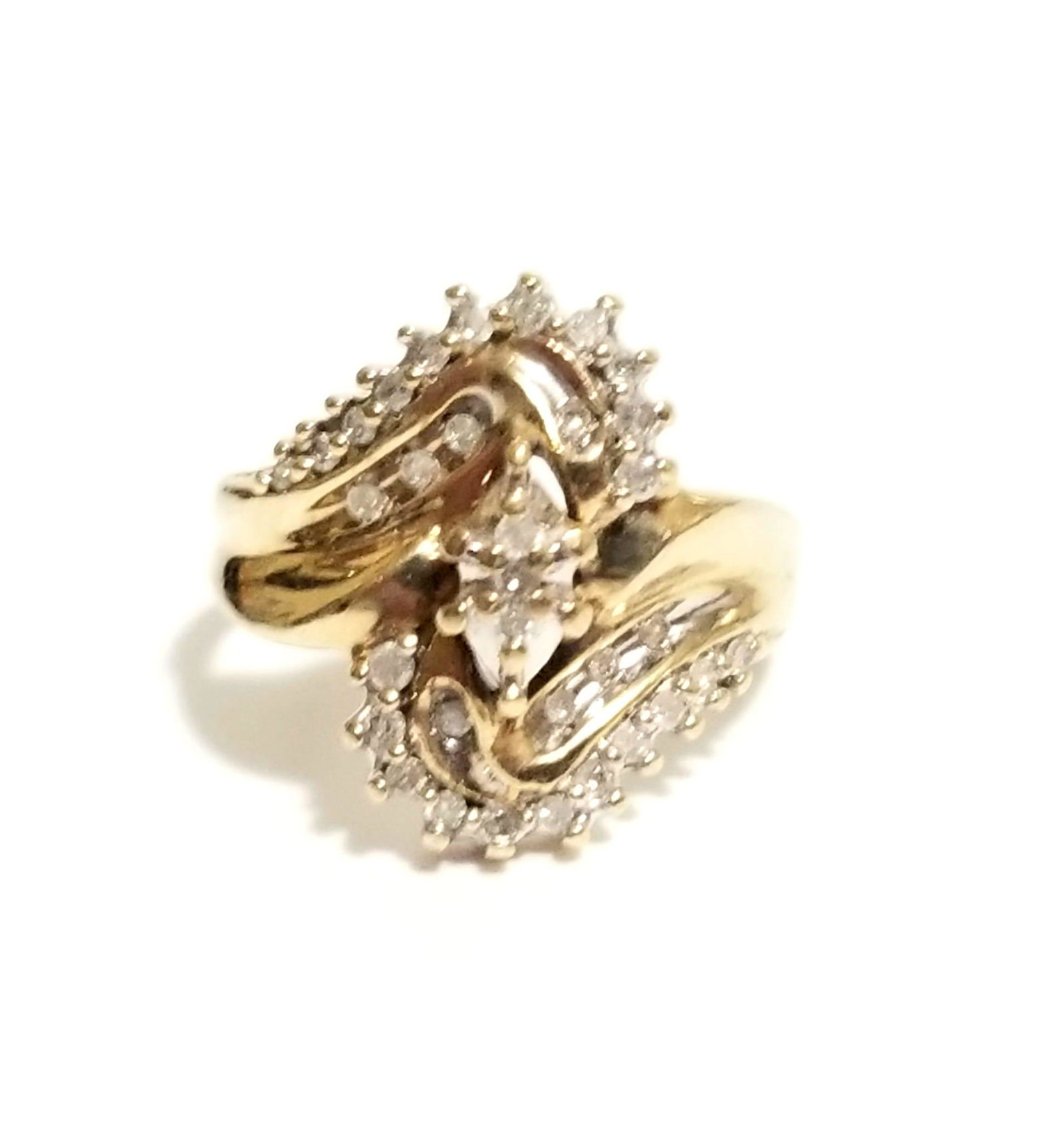 Amazing 10KT Gold Diamond Ring (1 of 5)